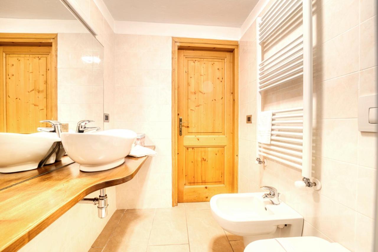 Incanto Walser Apartments Ronco Macugnaga Exterior photo