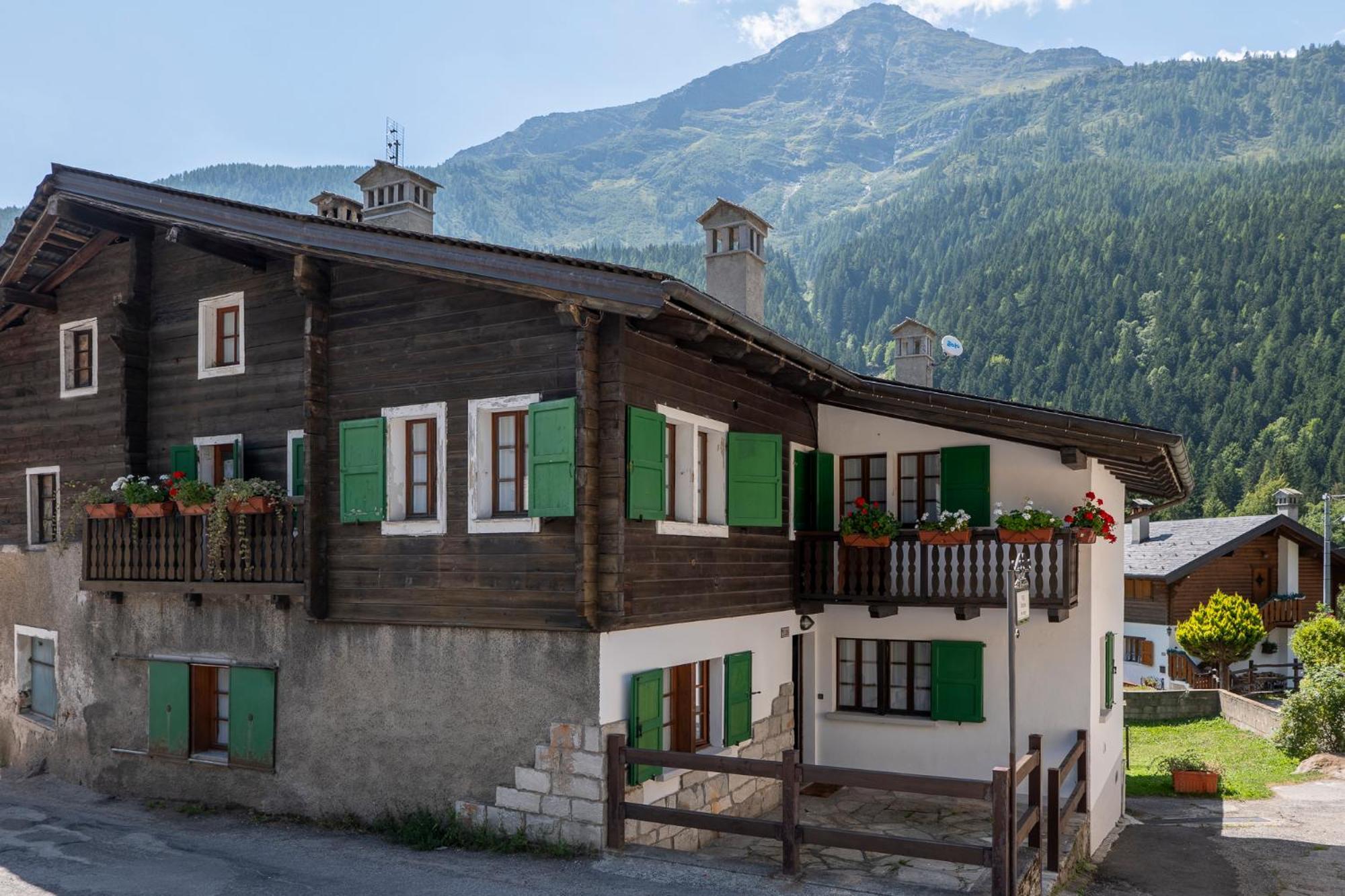 Incanto Walser Apartments Ronco Macugnaga Exterior photo