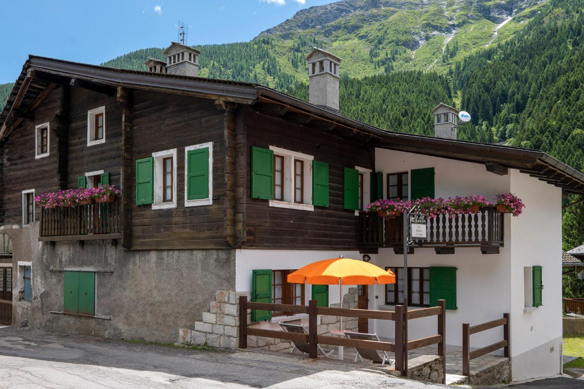 Incanto Walser Apartments Ronco Macugnaga Exterior photo