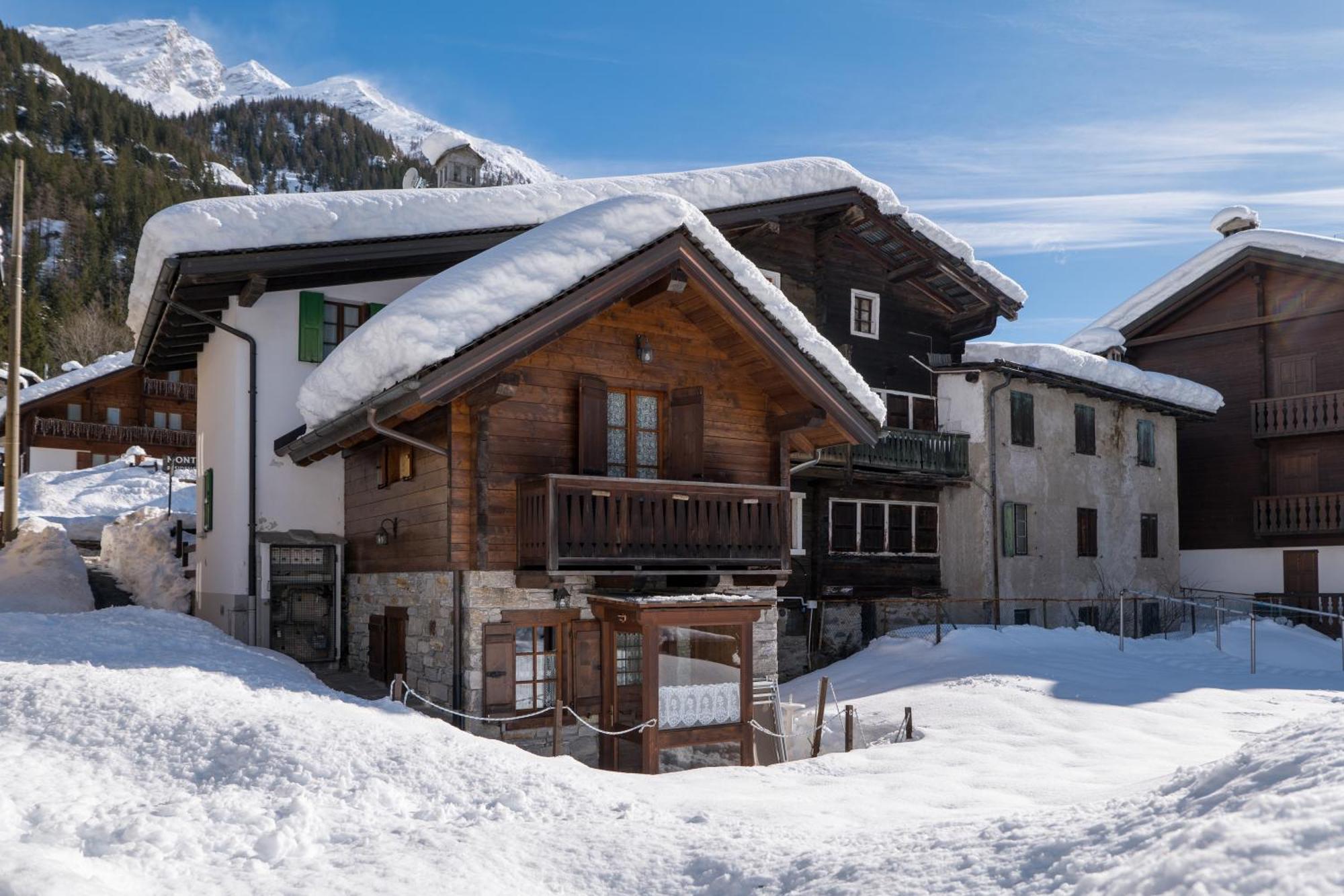 Incanto Walser Apartments Ronco Macugnaga Exterior photo